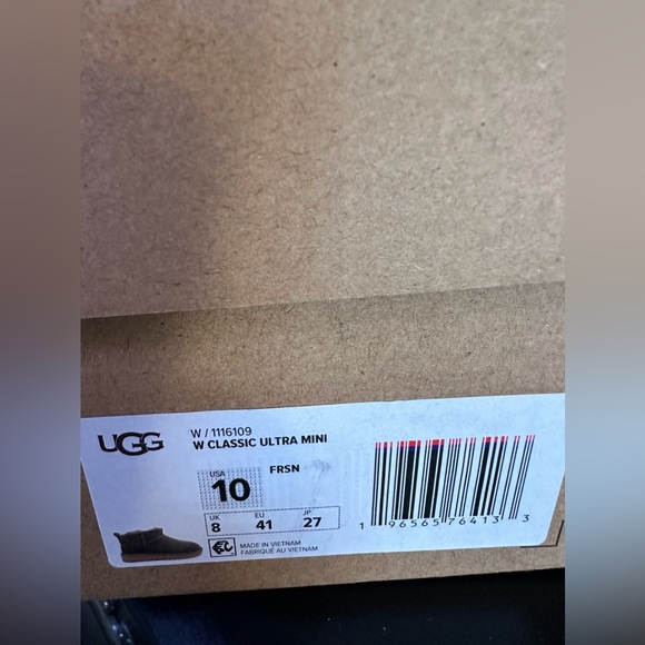 UGG - Ultra Mini Classic Boot - Picture 2 of 8
